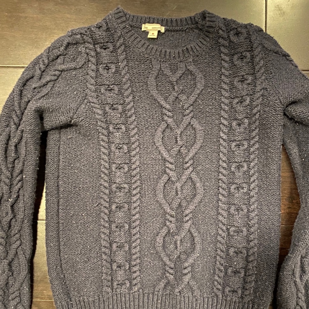 NAVY BLUE GAP CABLE KNIT SWEATER